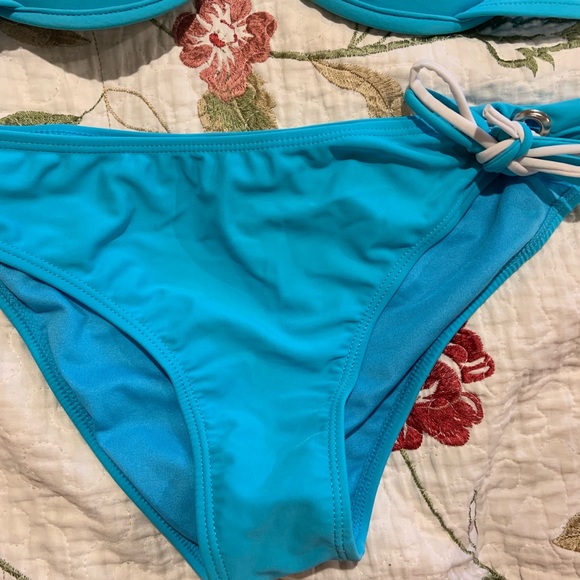 blue bikini - Picture 4 of 6